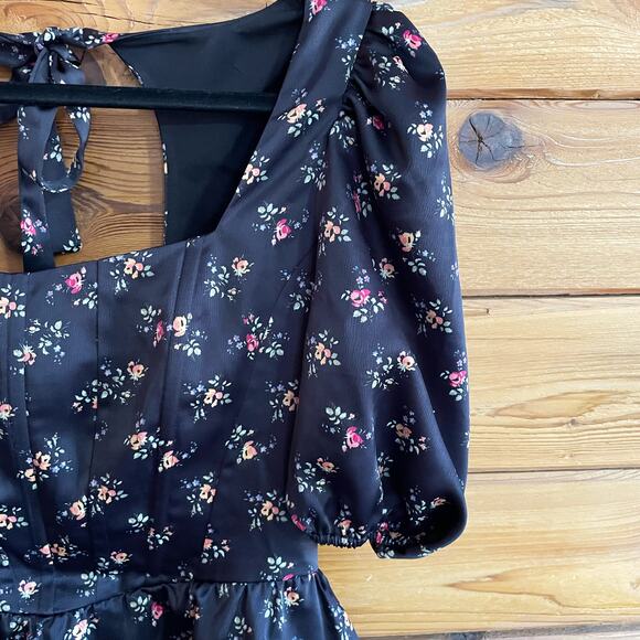 WAYF Juliet Floral Corset Top Sz M Black Satin Smocked Open Back Peplum Pullover - Picture 3 of 7